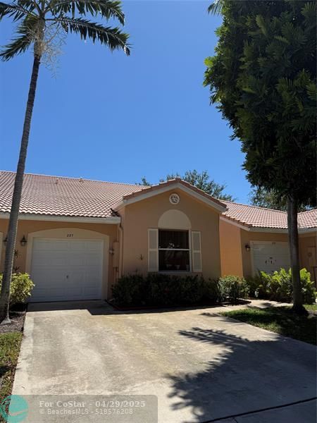 Foto del edificio - 227 Coral Trace Ln