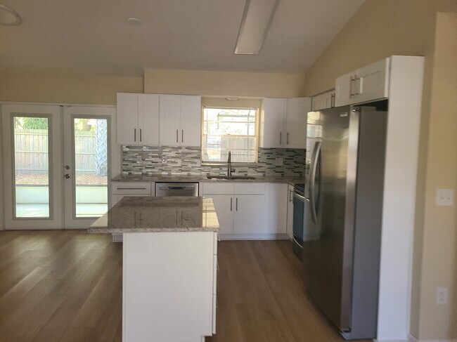 Kitchen - 5215 Whiteway Dr