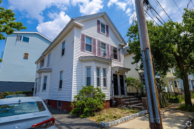Building Photo - 15 Ellsworth St