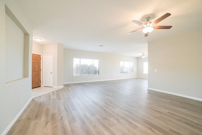 Building Photo - 6605 W Range Mule Dr