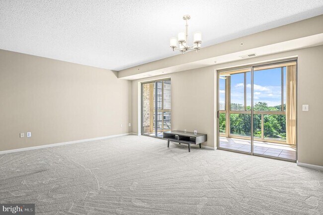 Foto del edificio - 19355 Cypress Ridge Terrace