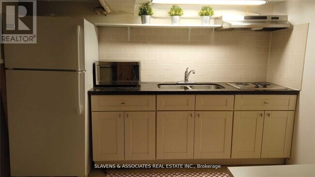 Photo du bâtiment - 2398 Gerrard St E