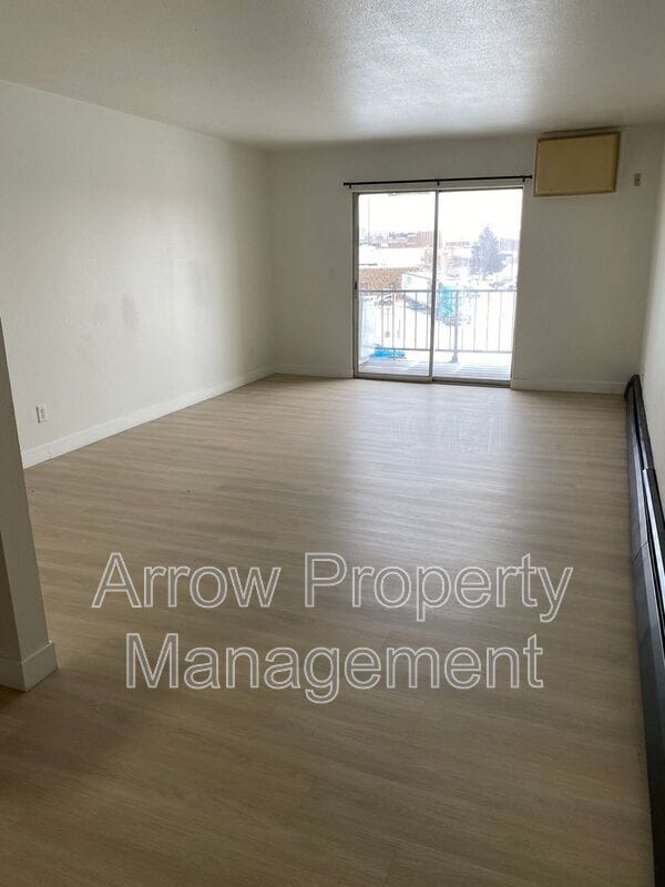 Building Photo - 215 E Arbor Ave