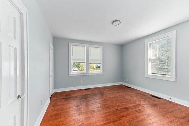 Building Photo - Charming Brick Home in the Heart of Charle...