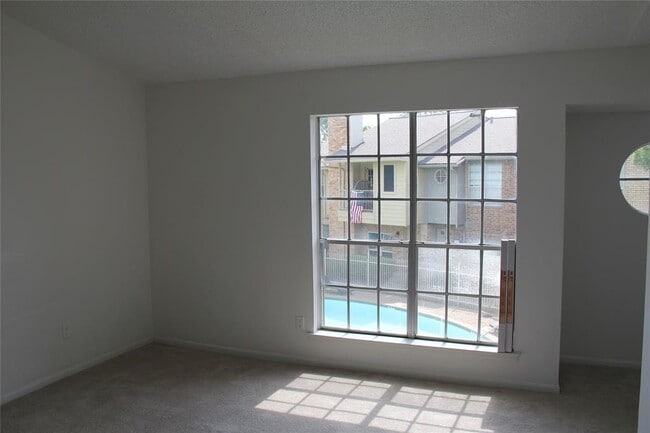 Building Photo - 11201 Lynbrook Dr