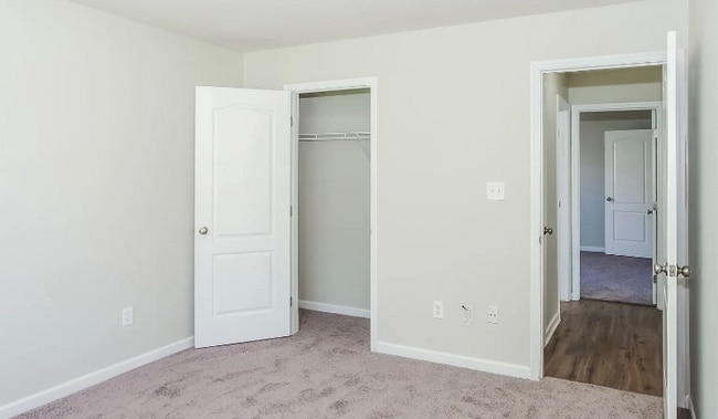 Building Photo - 116 NW Wittington Ln