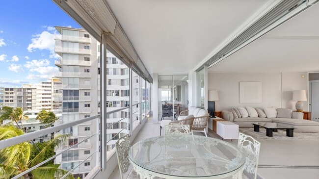 Building Photo - Live the Gold Coast Lifestyle!