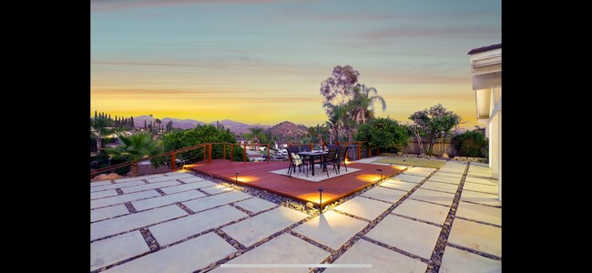 Building Photo - 14637 Poway Mesa Dr