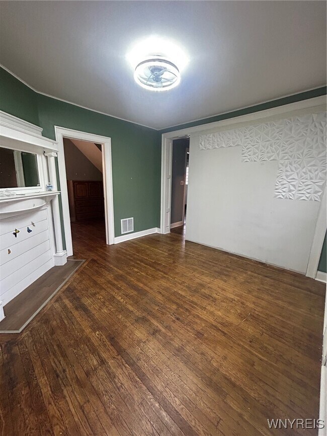 Foto del edificio - 625 E Utica St