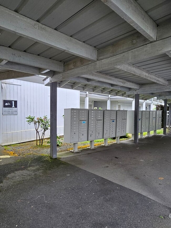 Building Photo - 400 Hualani St