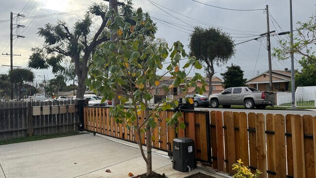 Foto del edificio - 4107 Clara St