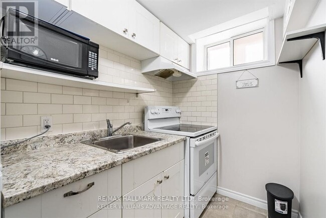 Building Photo - 14 Innes Ave