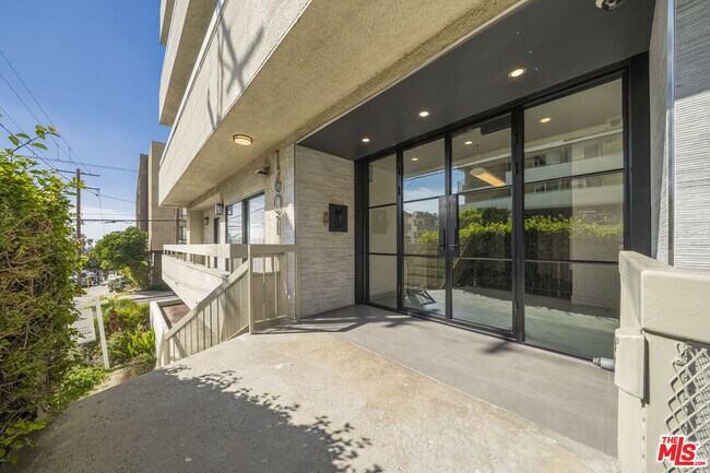 Foto del edificio - 1601 N Fuller Ave