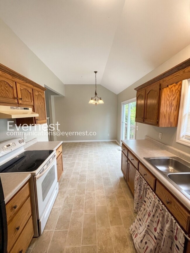 Foto del edificio - 901 Avery Green Ct