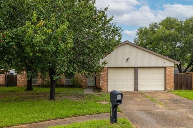 Building Photo - 14110 Eventide Dr