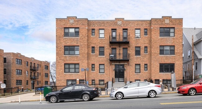 Building Photo - 465 Broadway