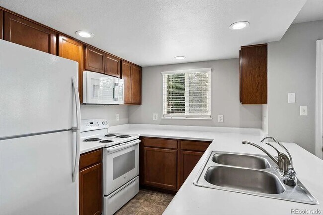 Building Photo - 1620 W 135th Way