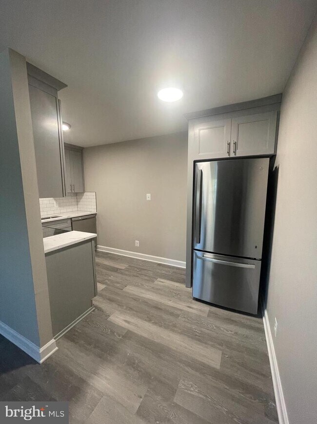 Building Photo - 110 N College Dr