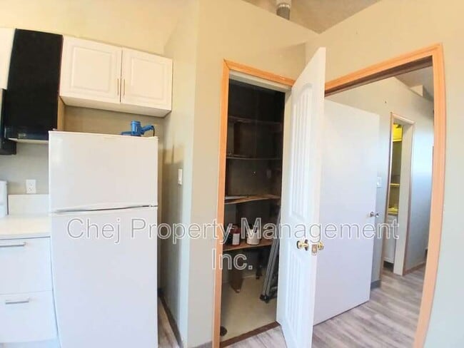 Photo du bâtiment - 6519-6136 136 Ave NW