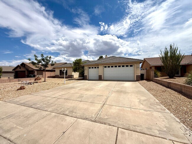 Foto del edificio - 2116 Roy Rogers Way