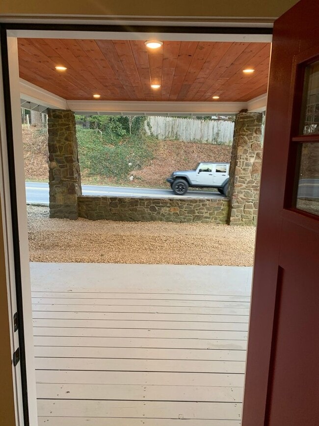 Building Photo - Charming Flat Rock Bungalow