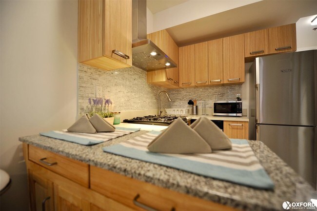 Building Photo - 227 Grand Street