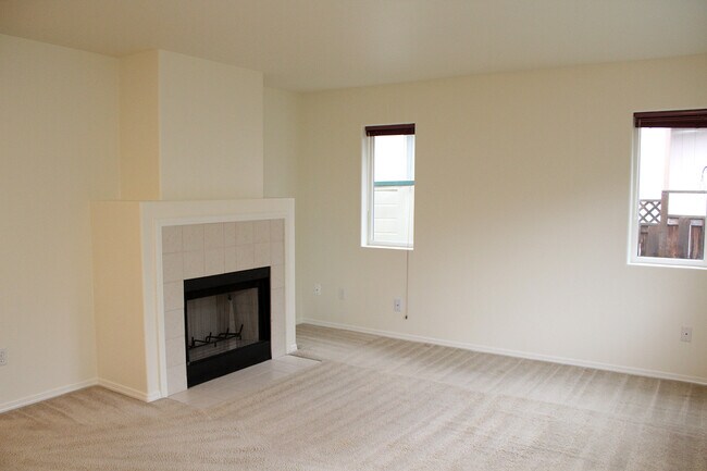Building Photo - Quality Craftsman 3 Bed 2.5 Ba in Bethany