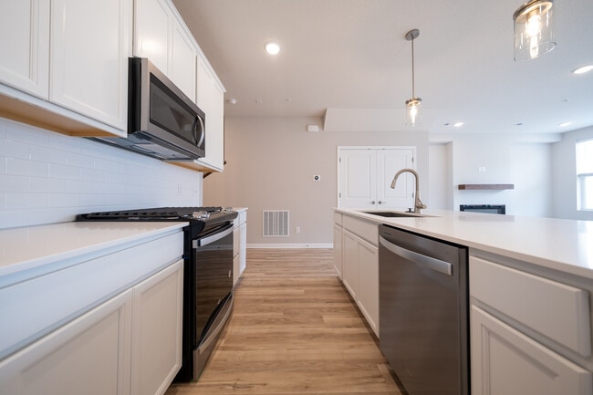 Building Photo - 6269 Larkspur Ln