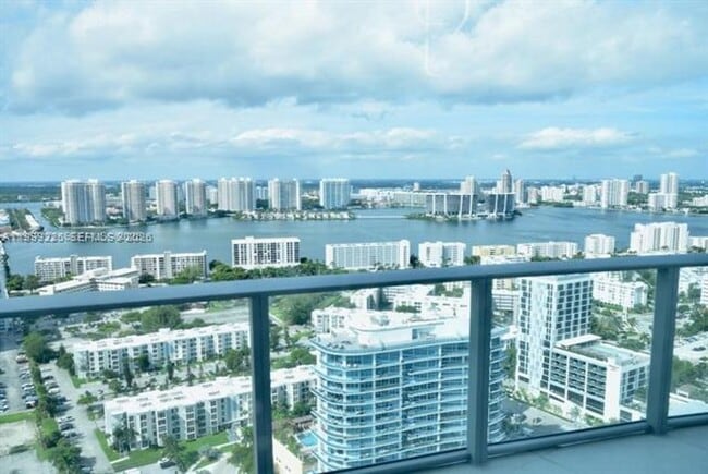 Building Photo - 17475 Collins Ave