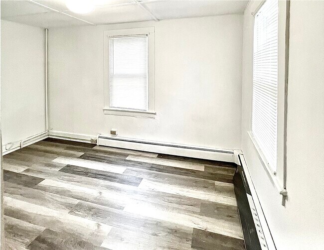 Foto del edificio - 4 Schoolhouse Ln