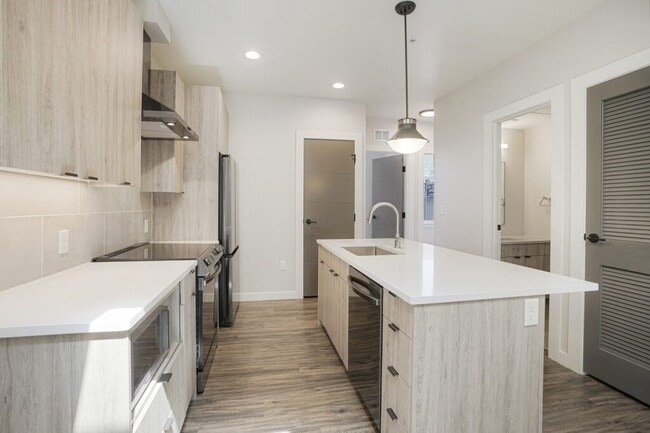 Building Photo - The Avenue Lofts Golden