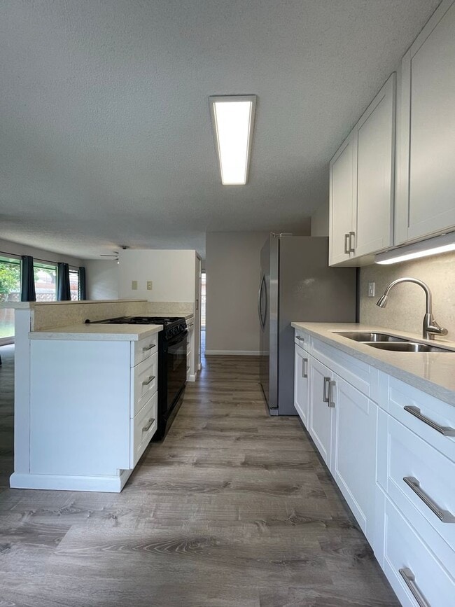 Building Photo - 282 Lunalilo Home Rd