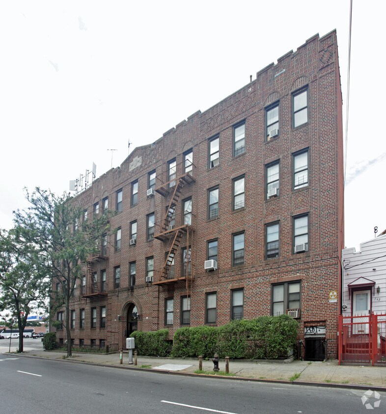 Foto principal - 744 Granville Payne Ave