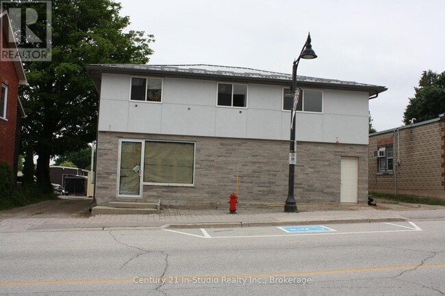 Building Photo - 413 Queen St S