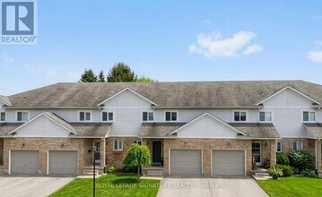 Building Photo - 25 Meadowvale Dr
