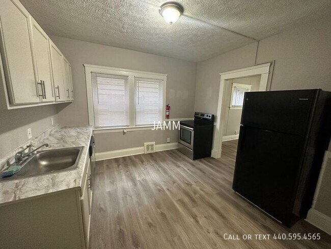 Foto del edificio - 3026 Monroe Ave