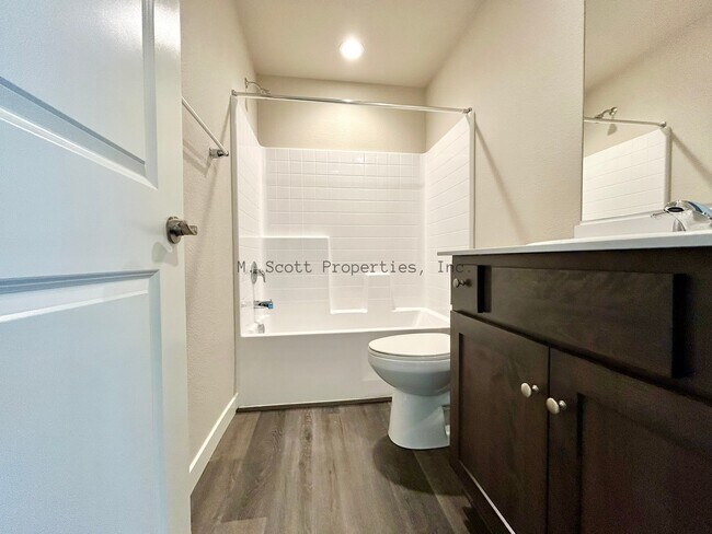 Building Photo - 898 Fall Ct