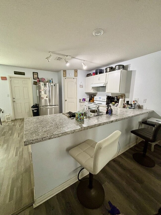 Foto del edificio - Four Bedroom / Three Bath Home
