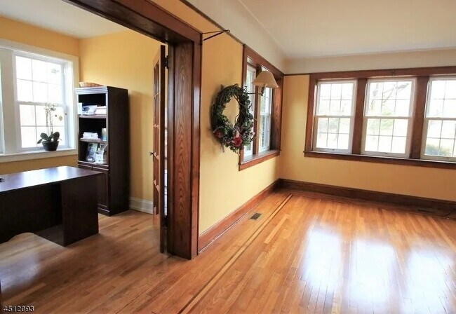 Foto del edificio - 227 Sunnymeade Rd