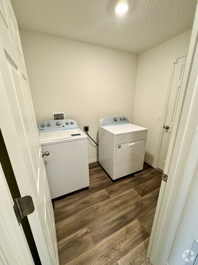 Building Photo - 2910 San Filippo Dr SE