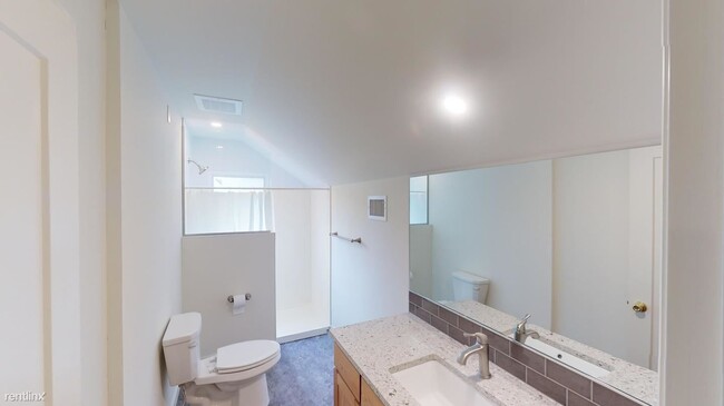 Building Photo - 1 br, 1 bath House - 5937 N Denver Ave Pri...