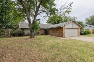 Building Photo - 2116 Summer Oak Dr