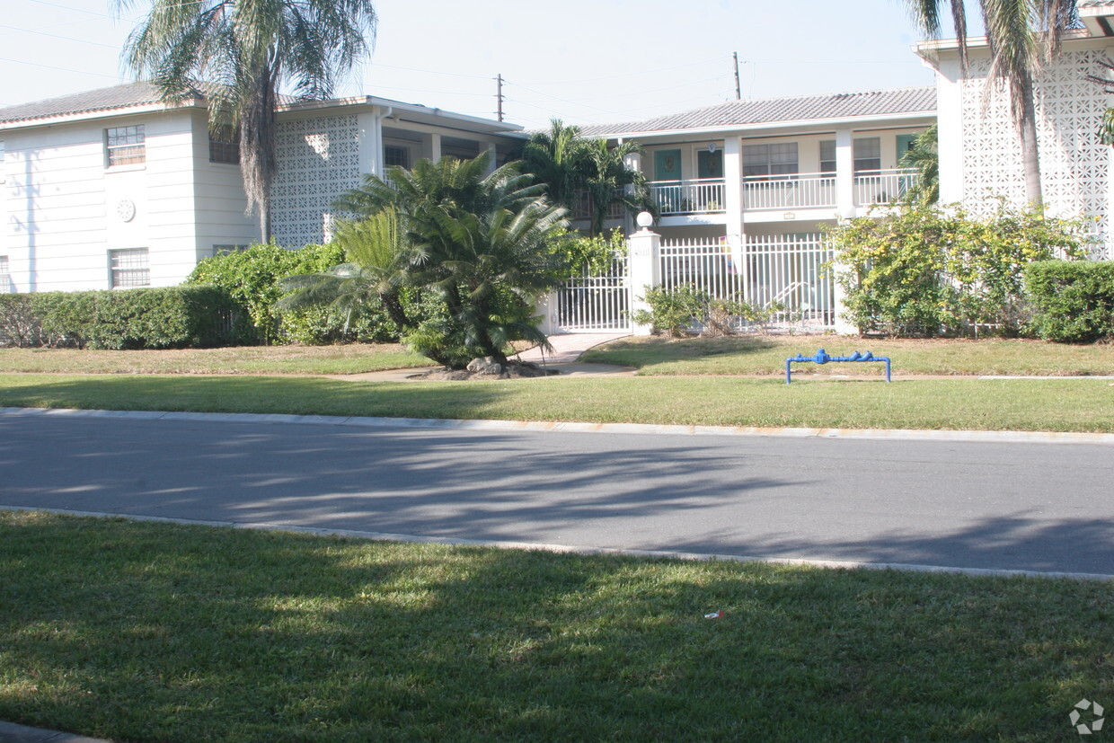 Foto del edificio - 361 41st Ave N