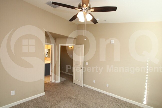 Foto del edificio - 240 W Juniper Ave