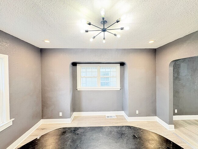 Foto del edificio - 932 Waverly Ave