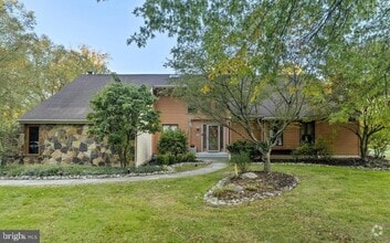 Building Photo - 923 St Andrews Dr