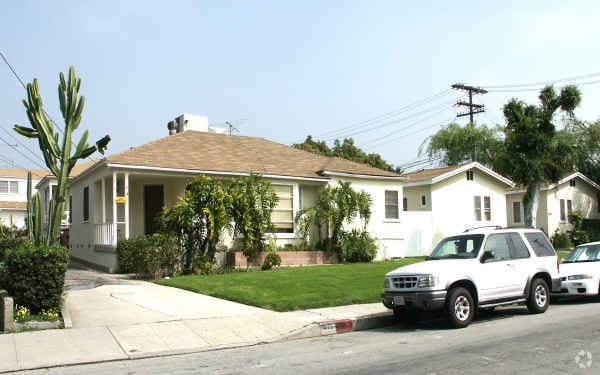 Building Photo - 817-821 E Palmer Ave