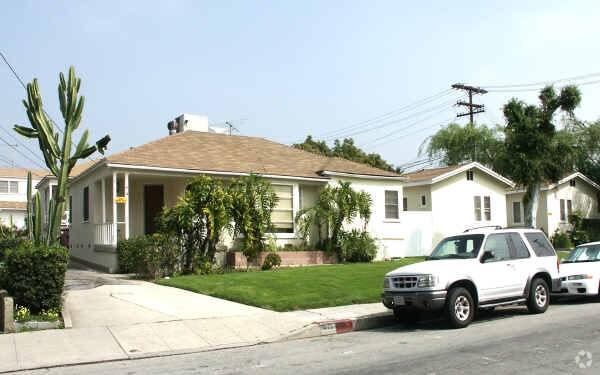 Foto del edificio - 817-821 E Palmer Ave