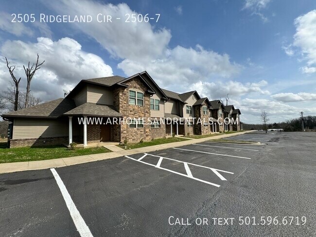 Foto del edificio - 2505 Ridgeland Townhomes - 2506-7 | $695 |...