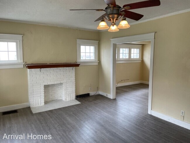 Building Photo - 3 br, 1 bath House - 54 E. Bruce Ave.